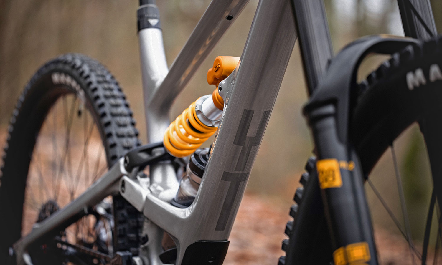 YT Capra Core 5 race-ready carbon enduro bike build, Öhlins suspension