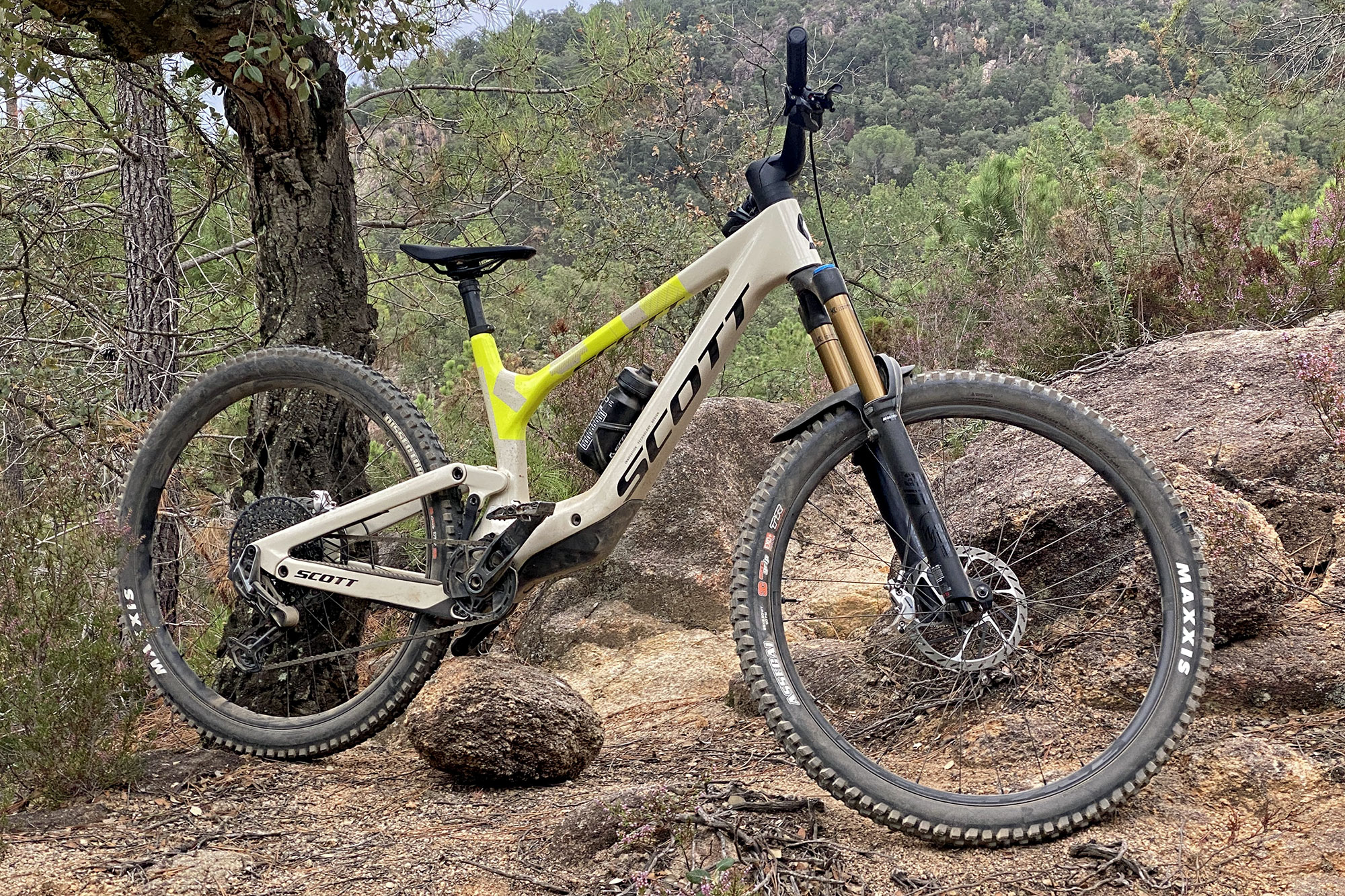 2024 Scott Ransom 170mm 6-bar carbon freeride enduro mountain bike, trailside MTB