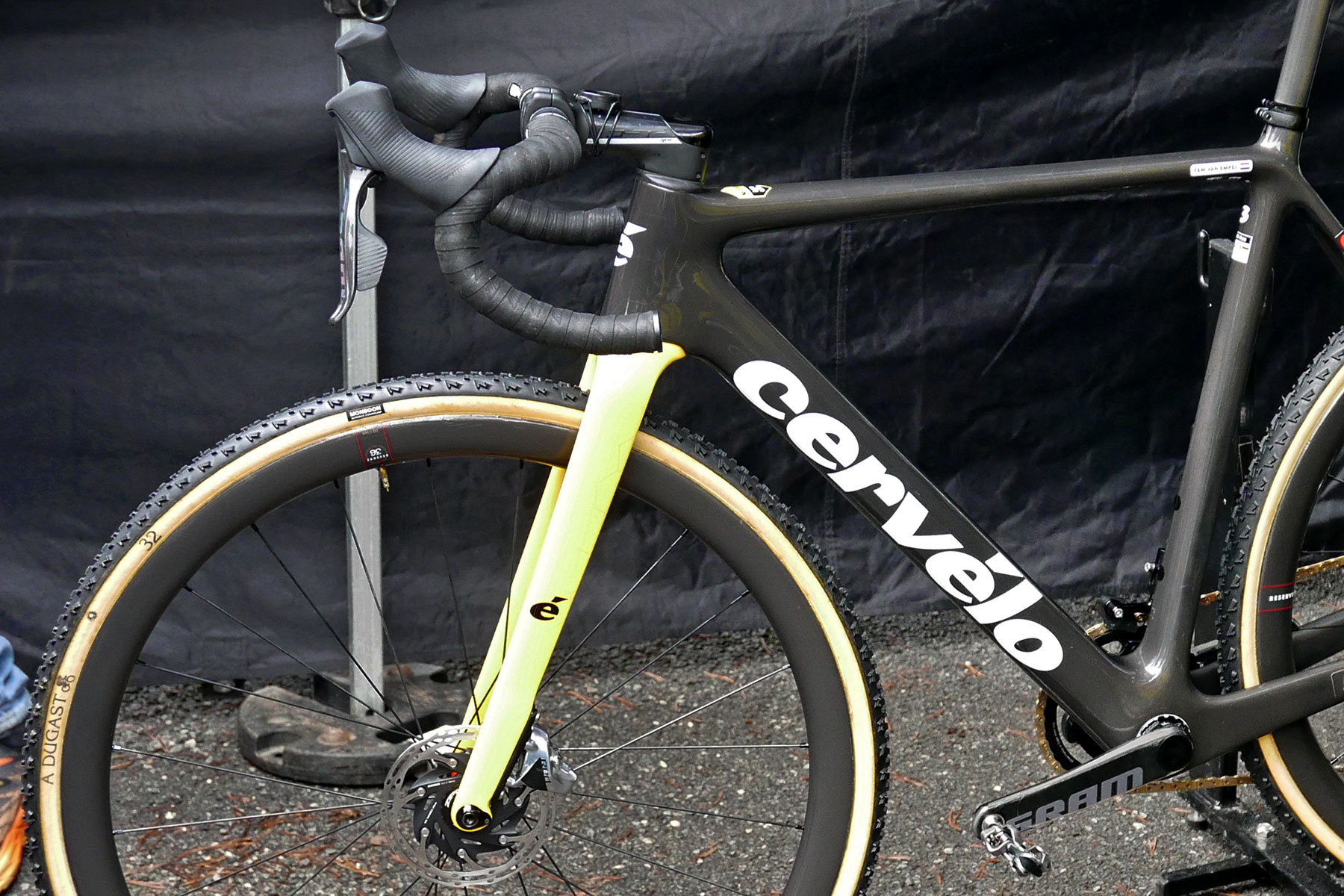 Cervélo R5 CX of 2024 Cyclocross World Champion Fem van Empel, Tabor Pro Bike Check, Force levers