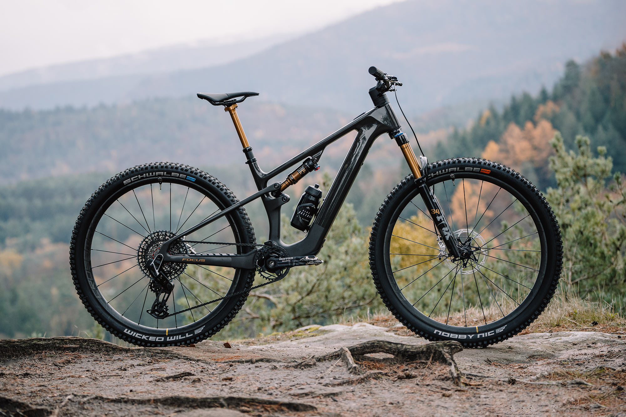 focus vam2 sl e-mountain bike shown from the side