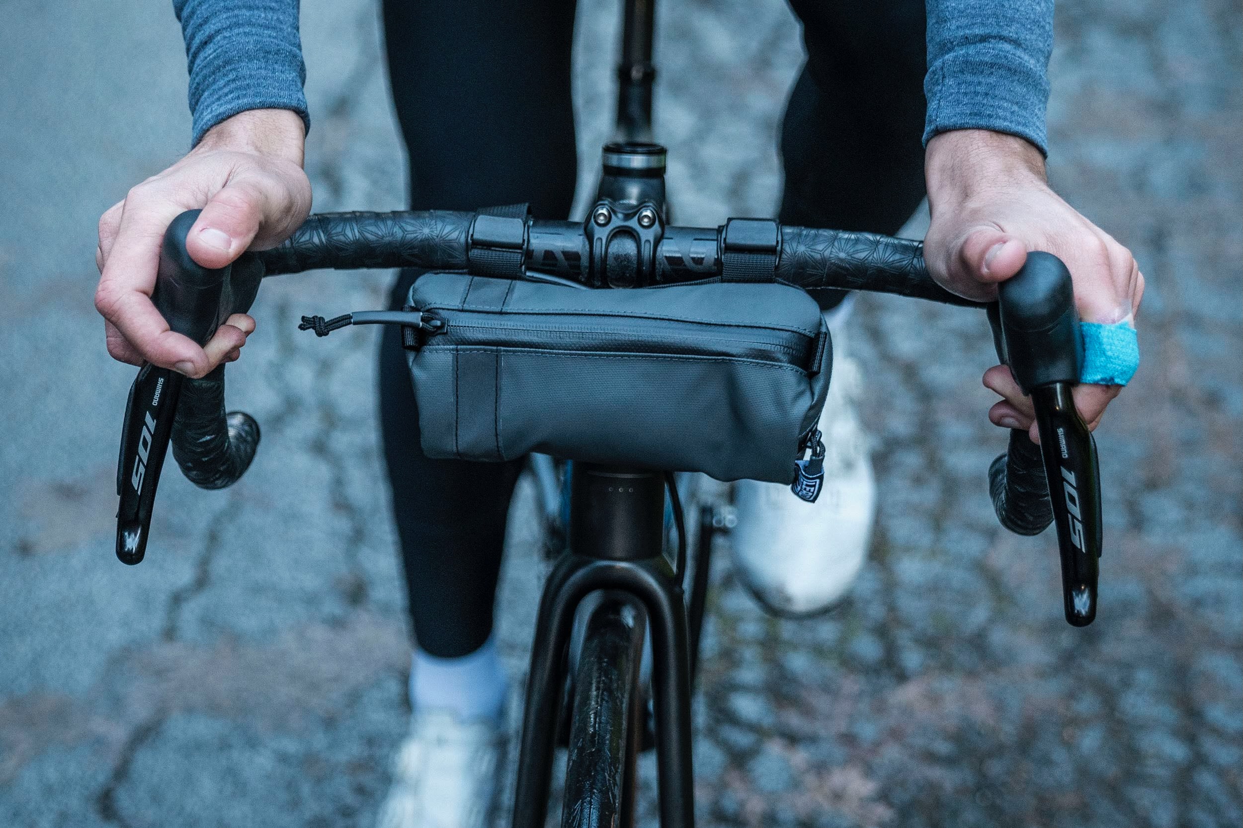 thumbnail interactive-video image 1 of Large Black Bicycle Handlebar Bag With Rain Cover – Waterproof, For Mountain Bikes 1 of 4