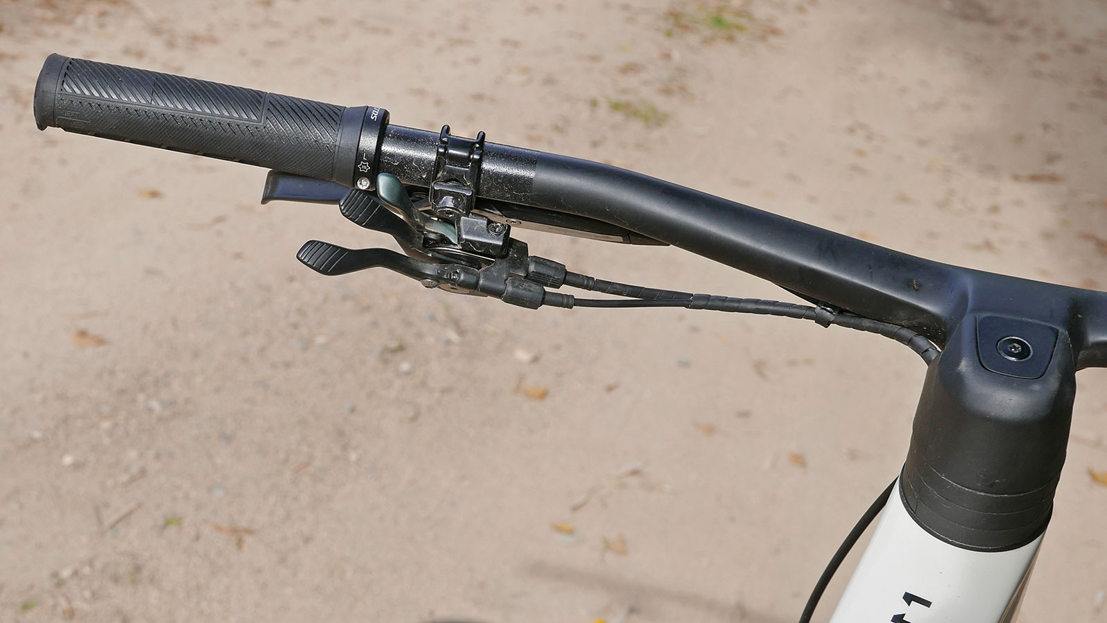 Ride Review of 2024 Scott Ransom 900 RC DH-ready carbon enduro bike, Trac-Loc suspension remote