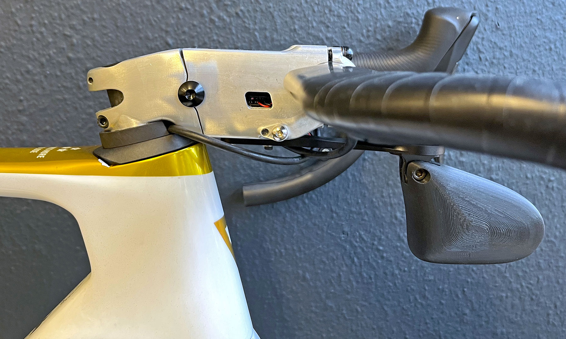 Body Rocket real-rime aerodynamic drag measurement working road bike prototype of Olympic World Triathlon champion Kristian Blummenfelt, out-front airspeed sensor pod
