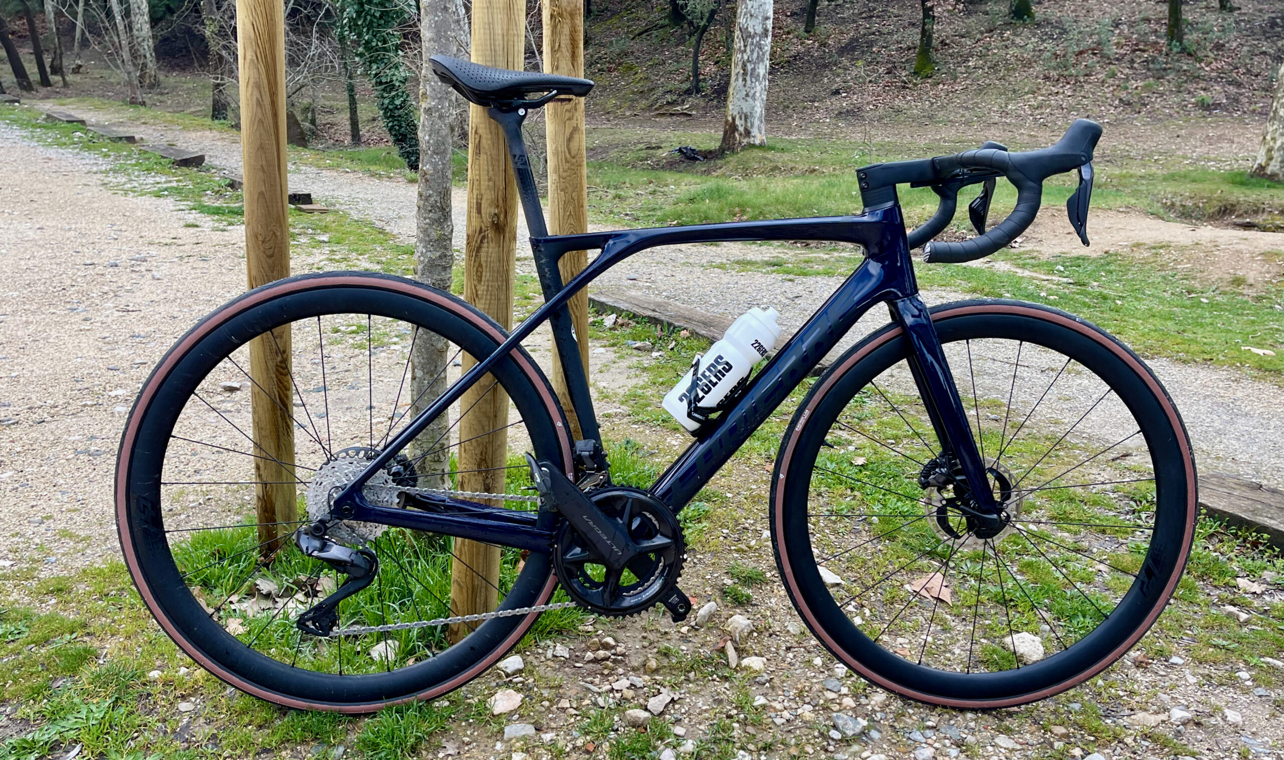 Hutchinson Blackbird Road Tyre