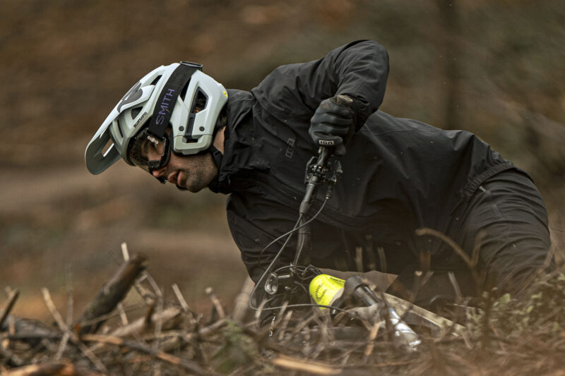 Bluegrass Jetro 3/4 Shell Enduro MTB Helmet Offers More Like 4/5-Face Protection