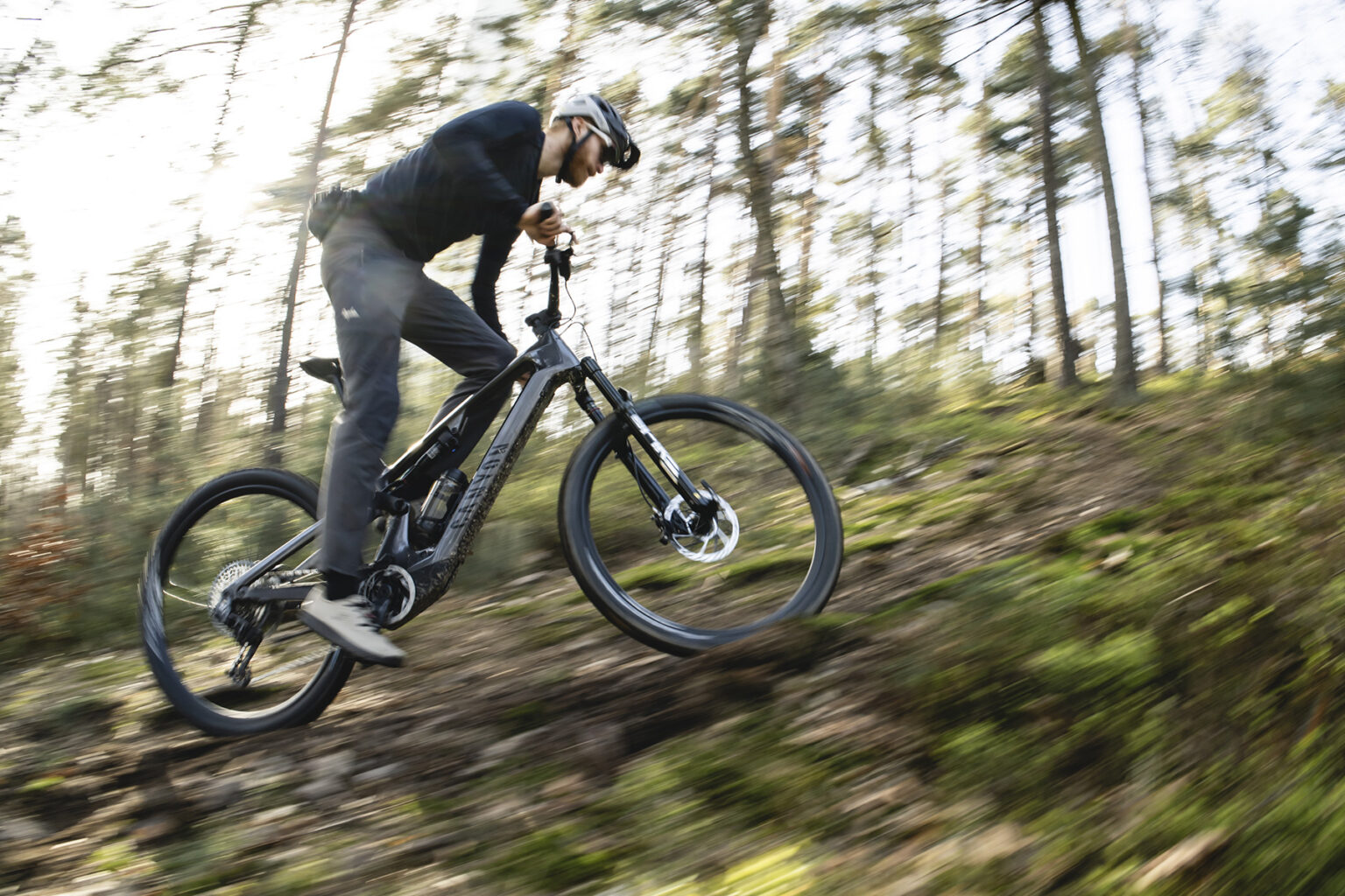 Canyon Neuron:ONfly lightweight 140mm carbon trail ebike with Bosch SX motor, climbing