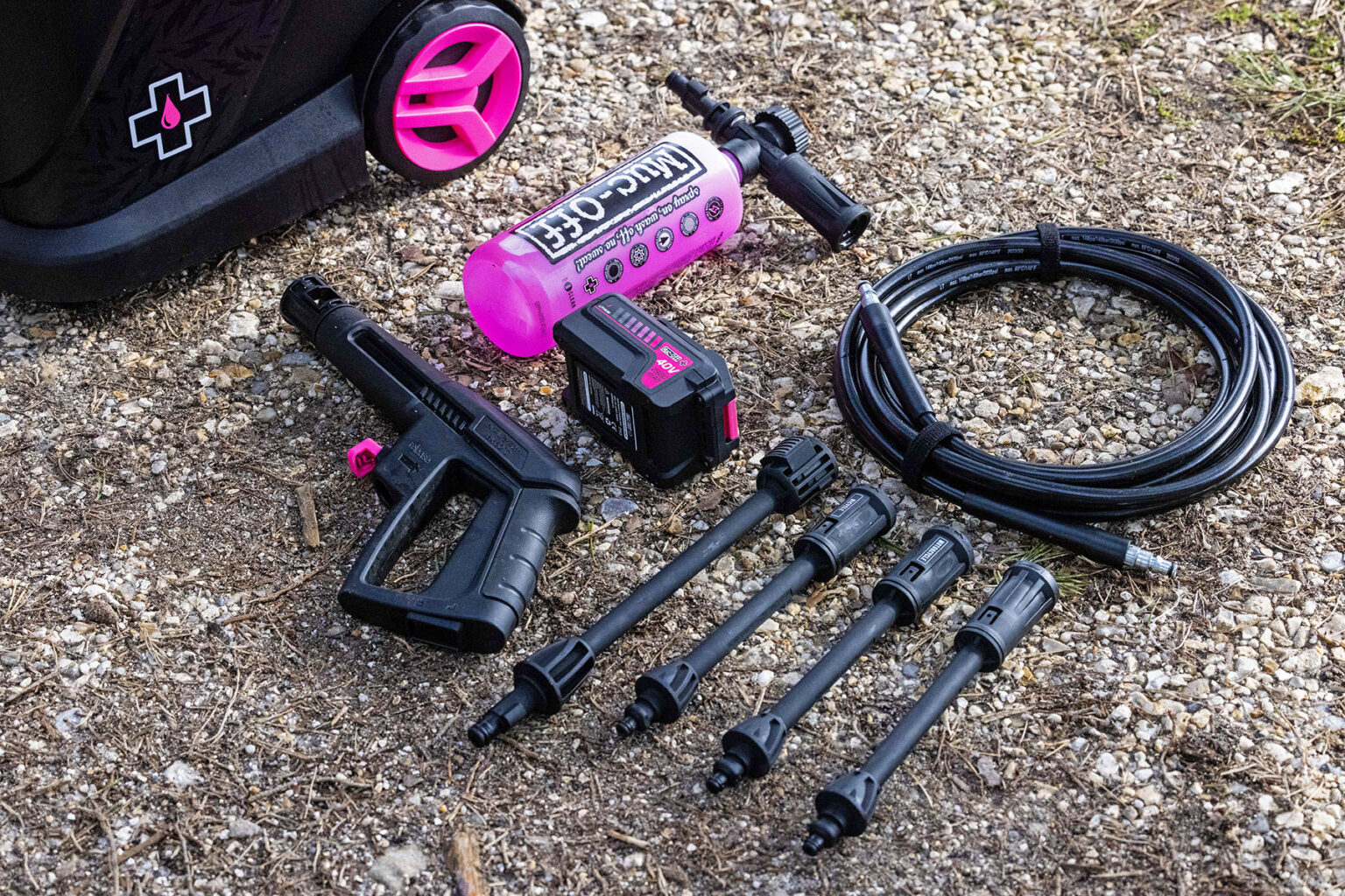 Muc-Off portable rechargeable Mobile Bike Pressure Washer, lot of spray nozzles