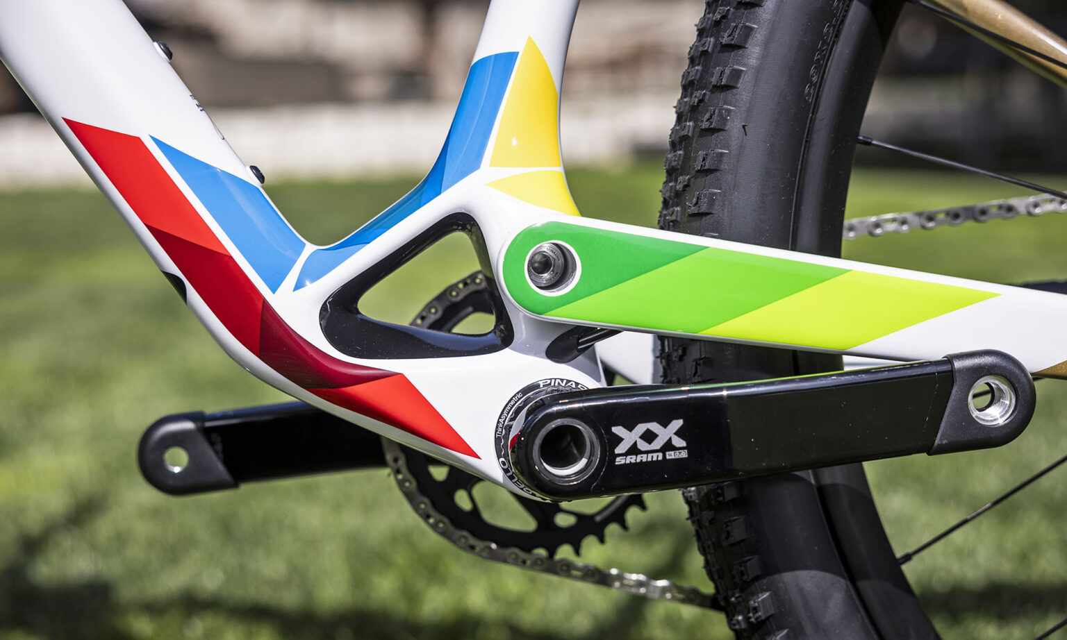  Pinarello Dogma XC full-suspension cross-country mountain bike, BB stiffness