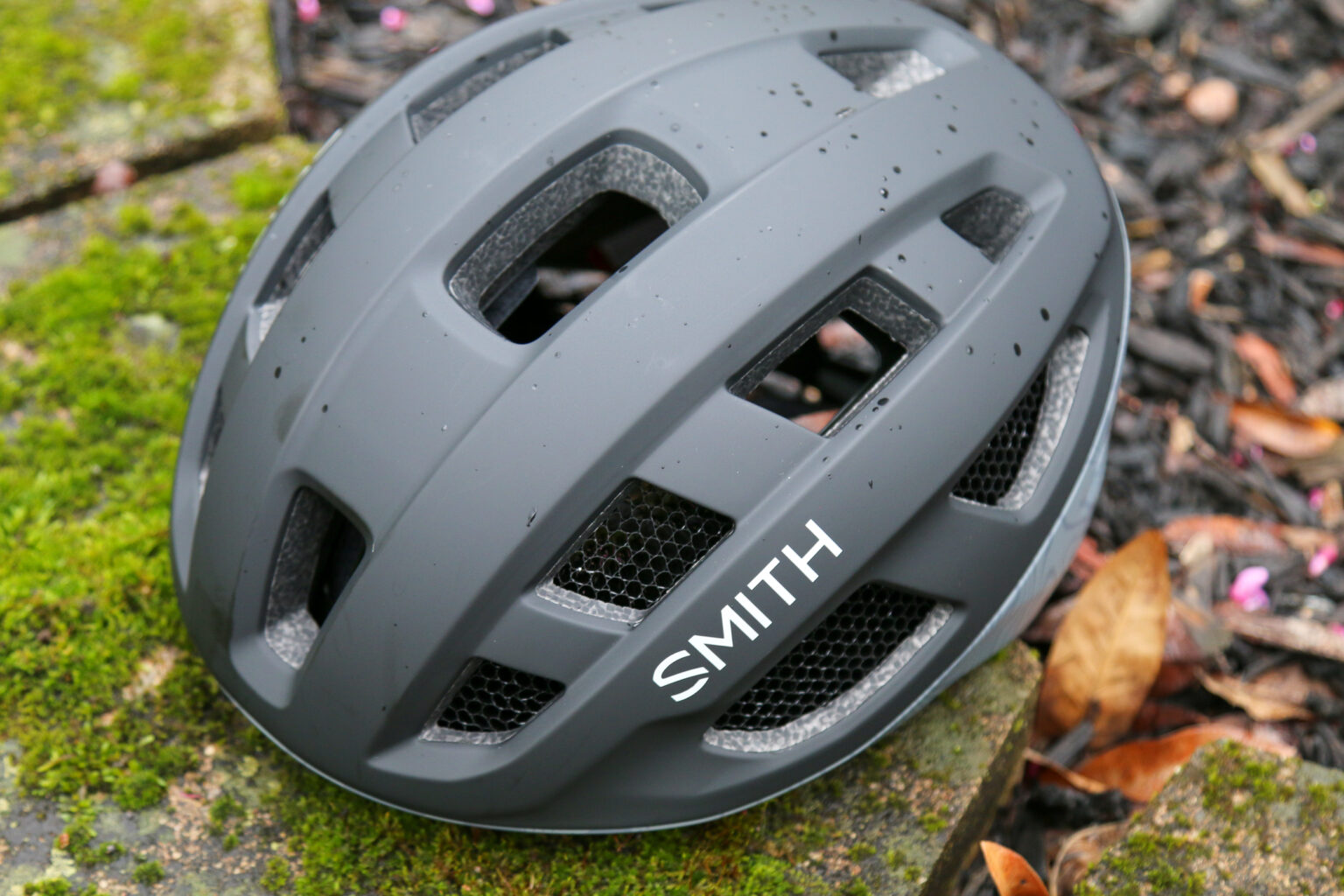 Smith Triad road gravel helmet with Aleck crash sensor