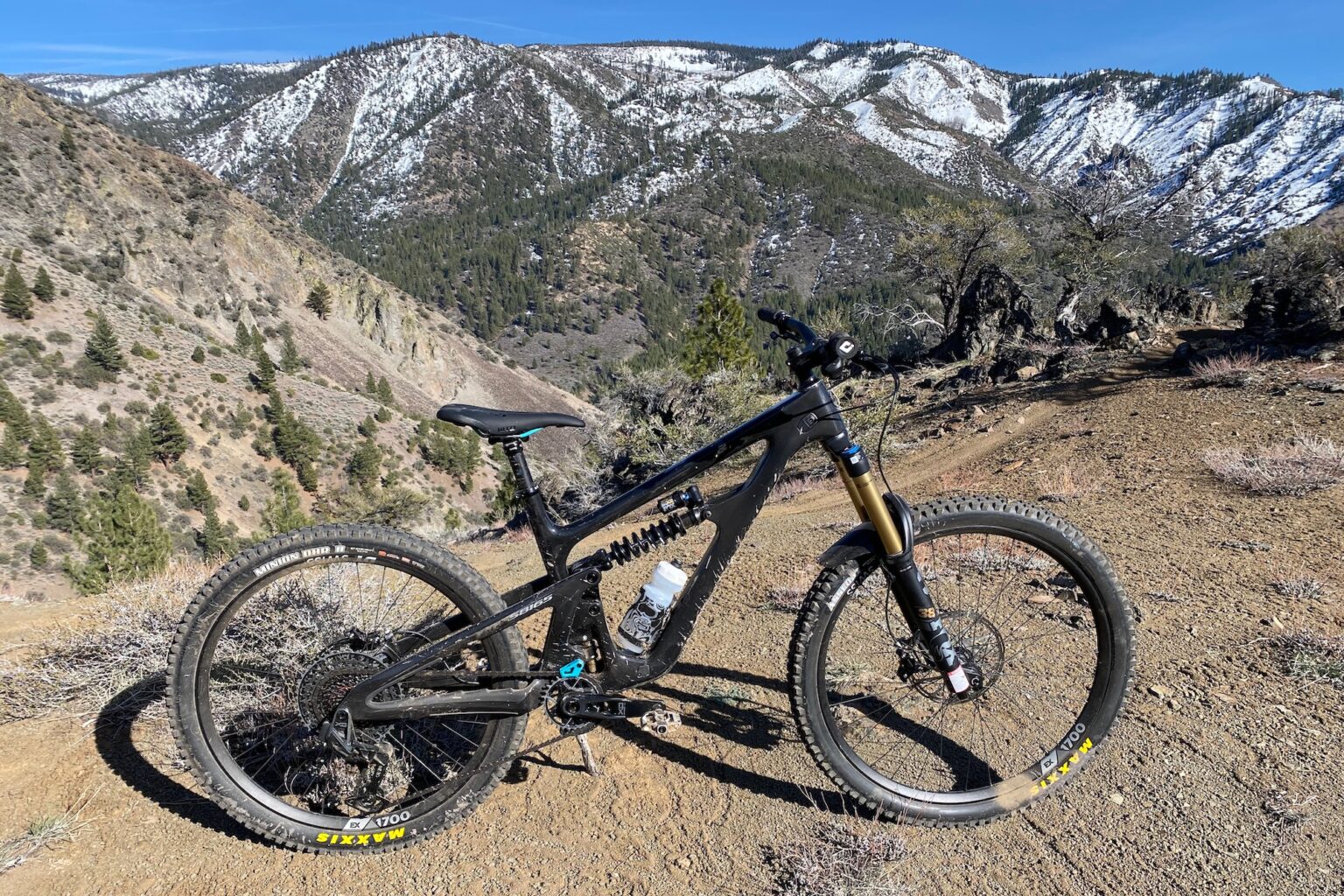 First Look and First Rides: 2024 Yeti SB165 Goes MX. More Business ...