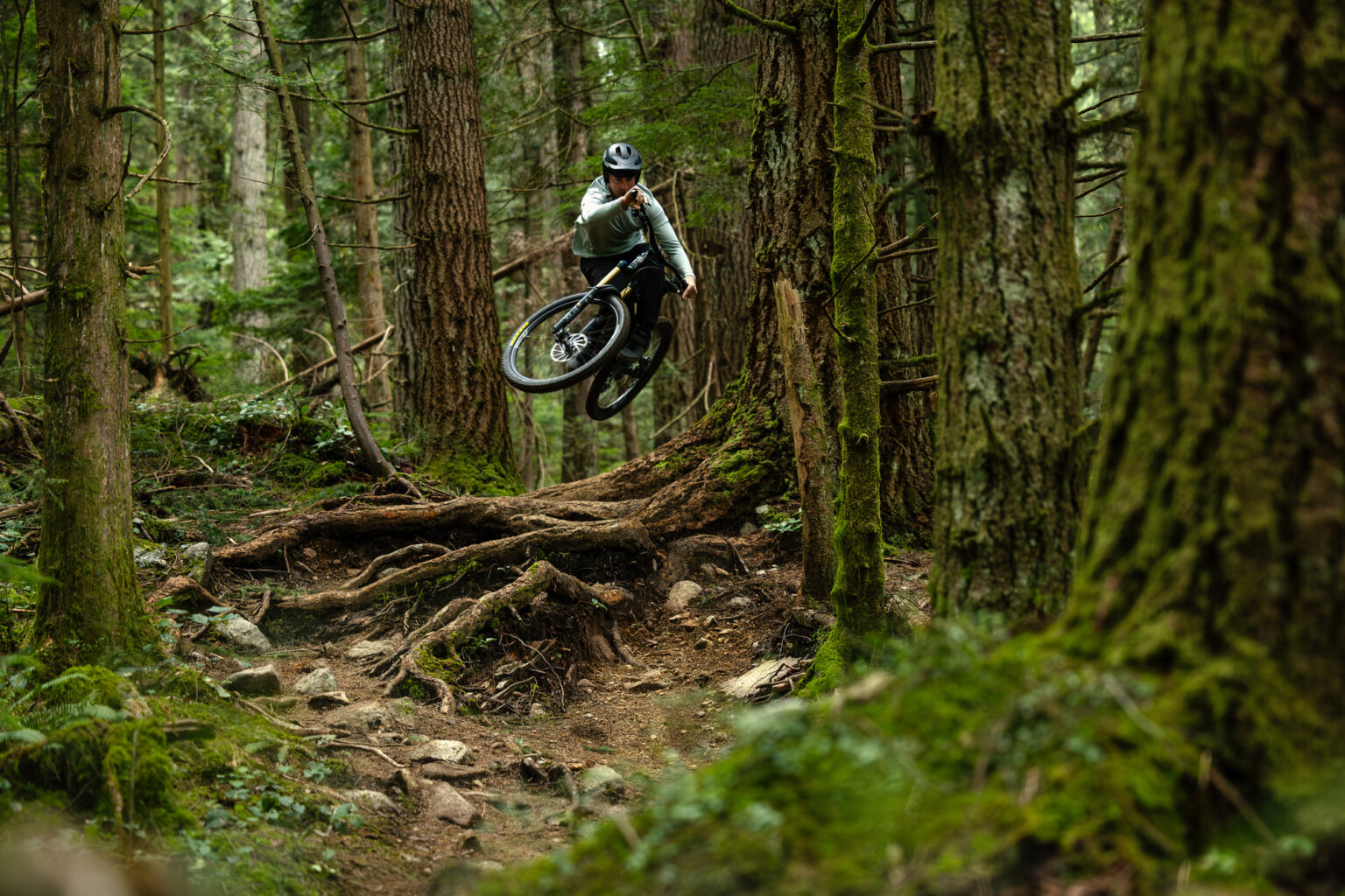 Warren Kniss jumping over roots and rocks on the new Yeti SB165