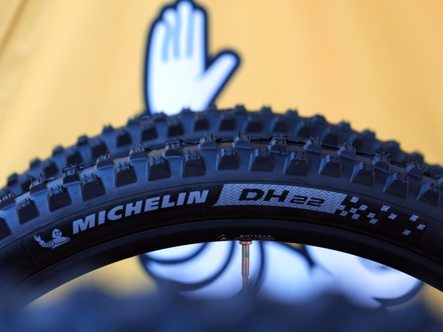 Michelin DH22 downhill mountain bike tire side profile of tread