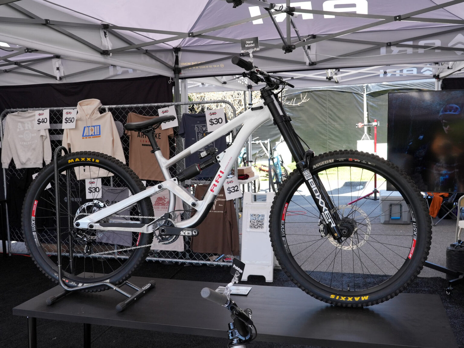 prototype ari superior peak alloy downhill mountain bike