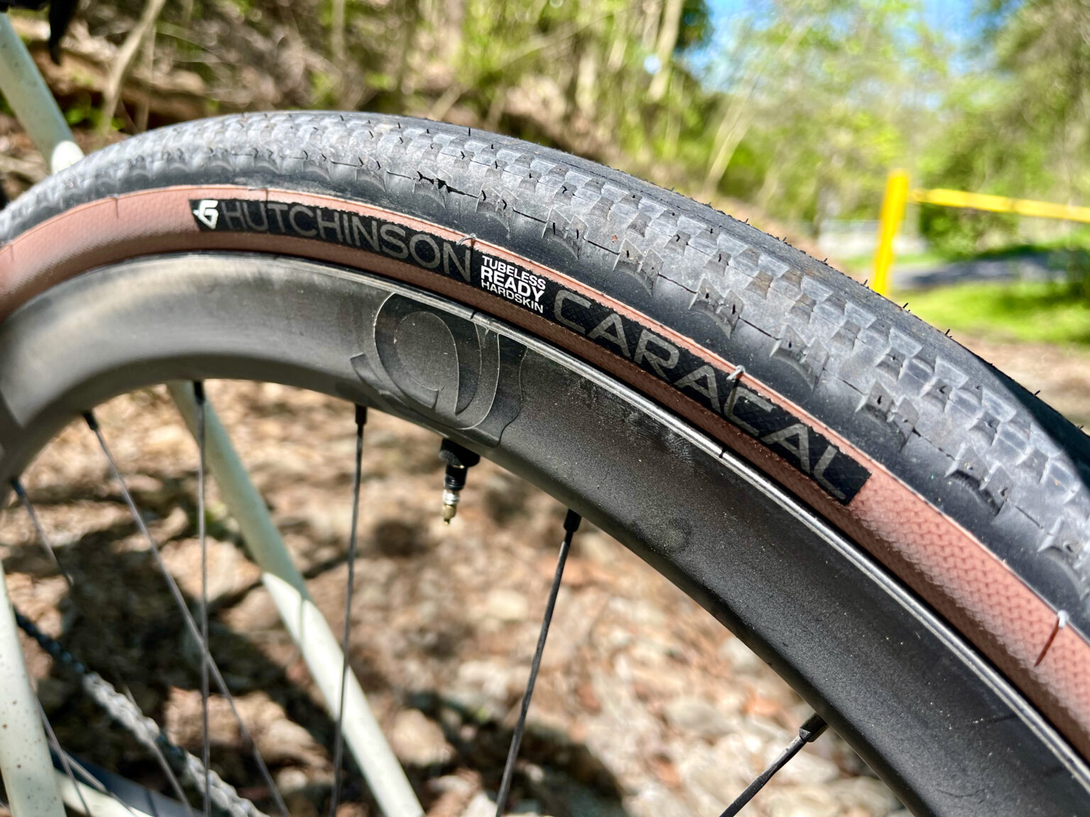 Hutchinson Caracal gravel tire side out