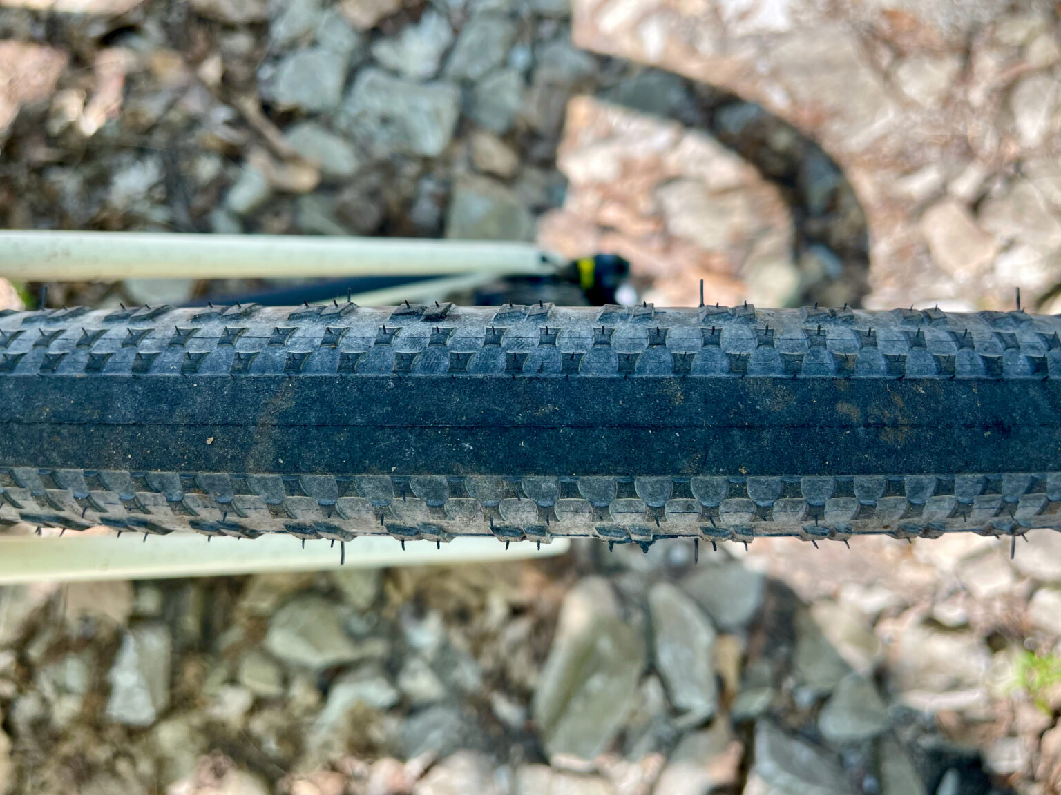 Hutchinson Caracal gravel tire top over