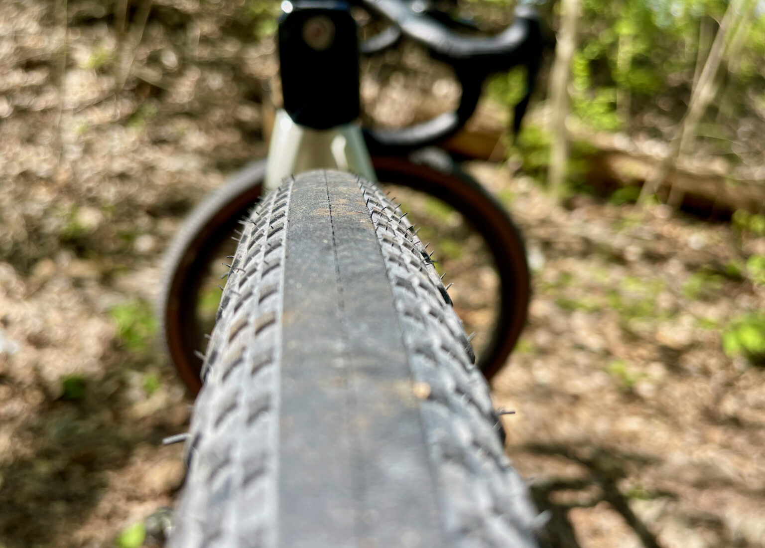 Hutchinson Caracal gravel tire ultra close up