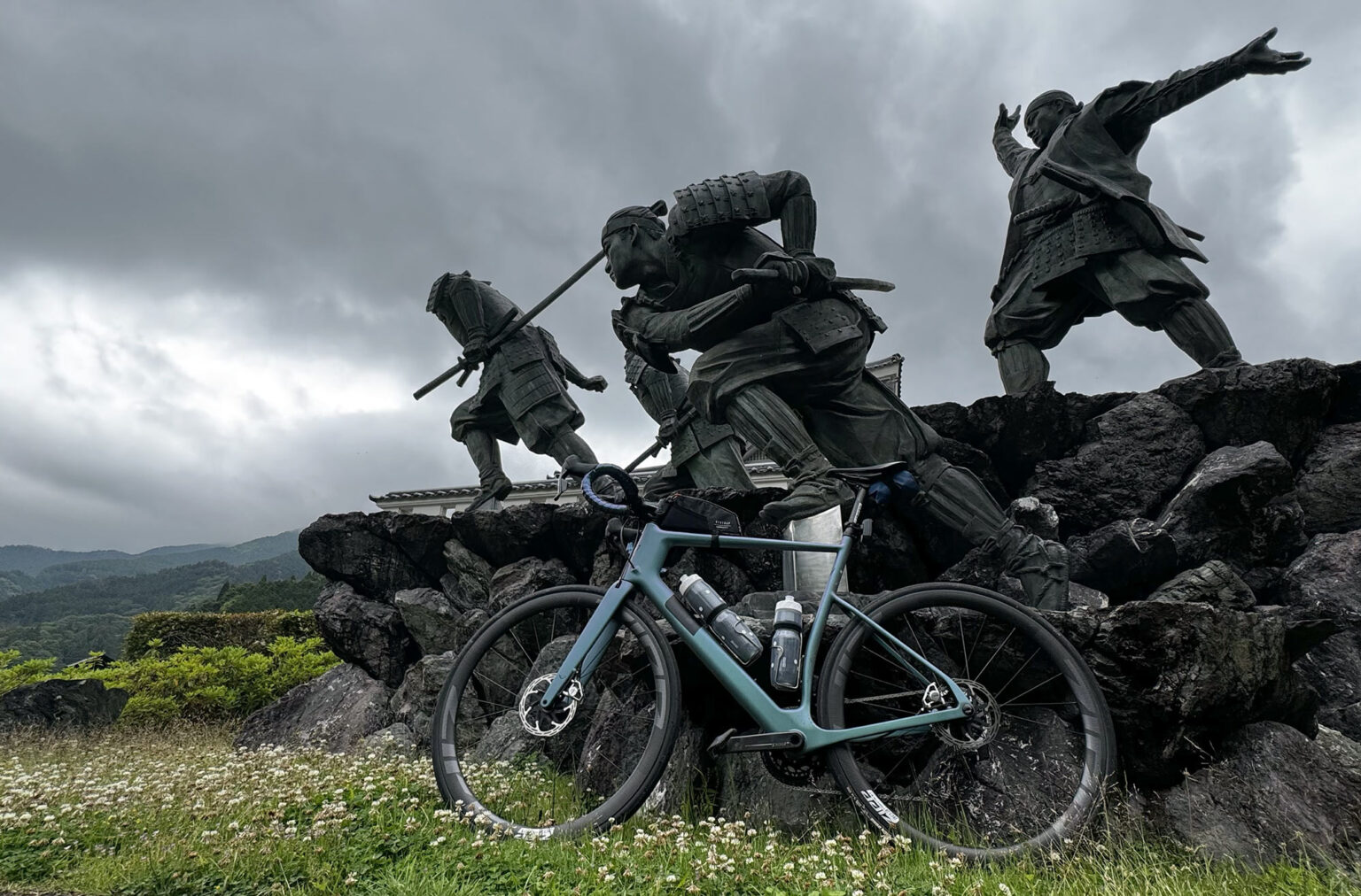 lauf road bike next to samurai statues in japan.