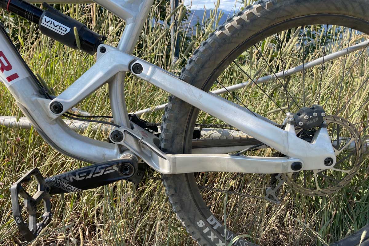 Ari Superior Peak DH bike, suspension linkage