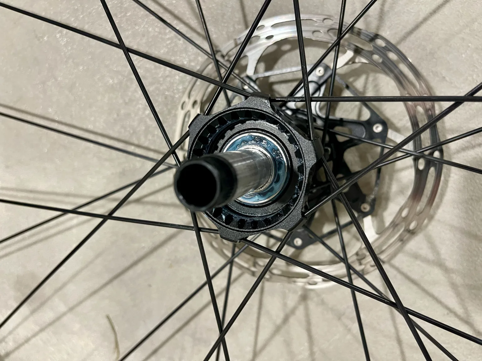 FSA KFX i28 Wheelset rear bearing detail