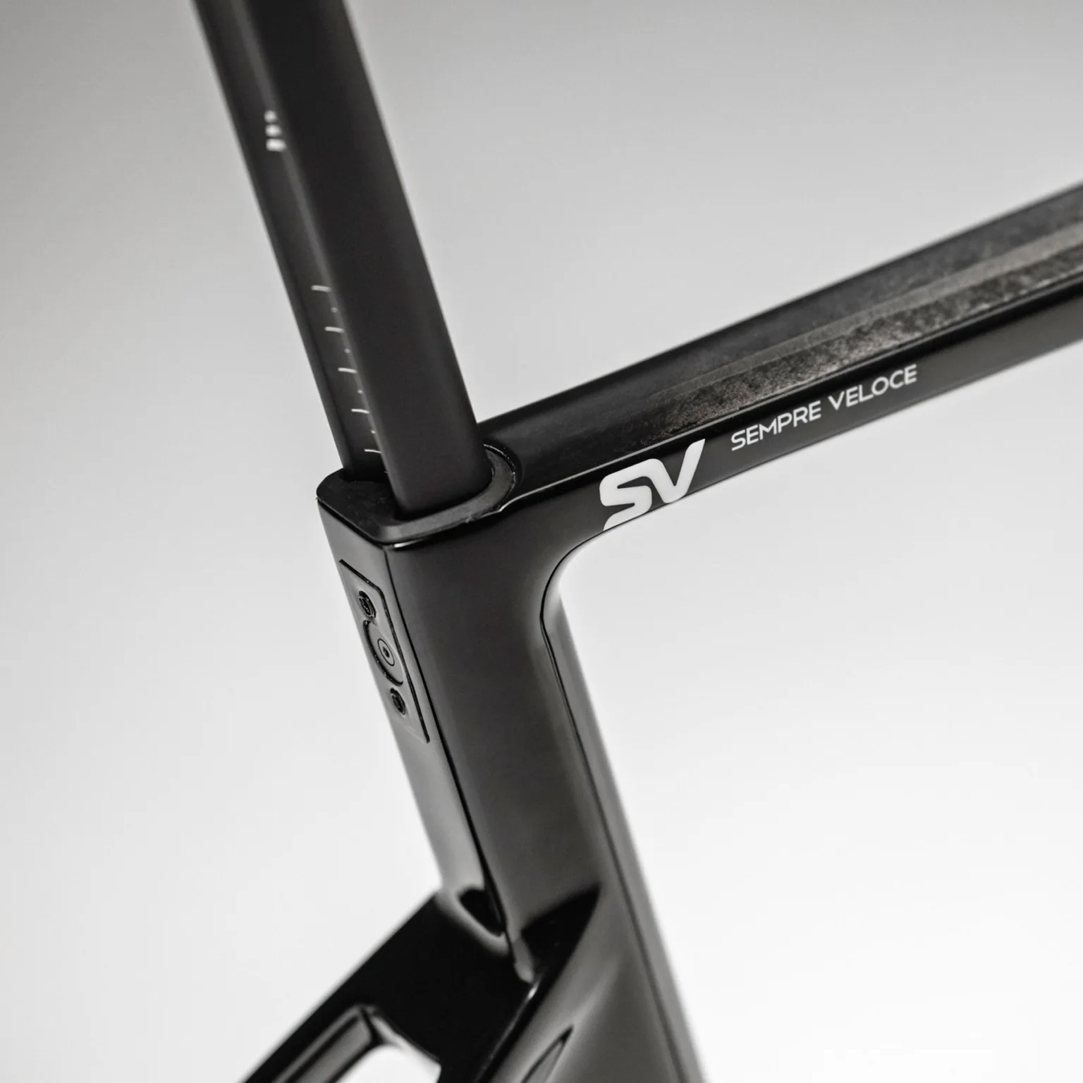 2025 Basso SV Italian carbon aero all-road bike, proprietary seatpost & clamp