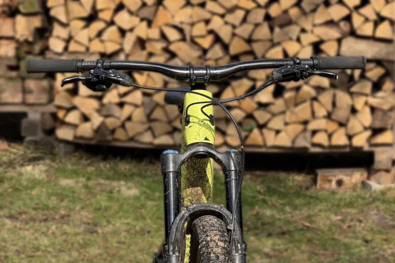 BikeYoke Barmate Carbon Brings Comfort Back to 35mm MTB Bars & New Logic: Review