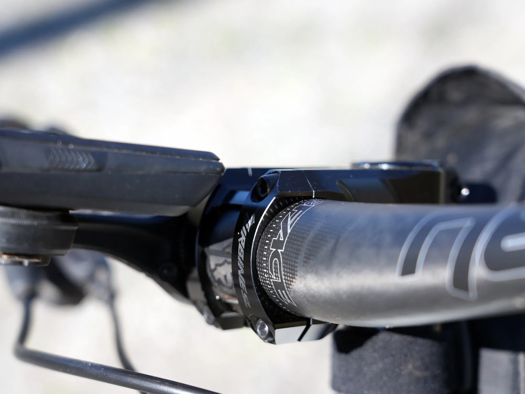 race face turbine sl stem shown in black.