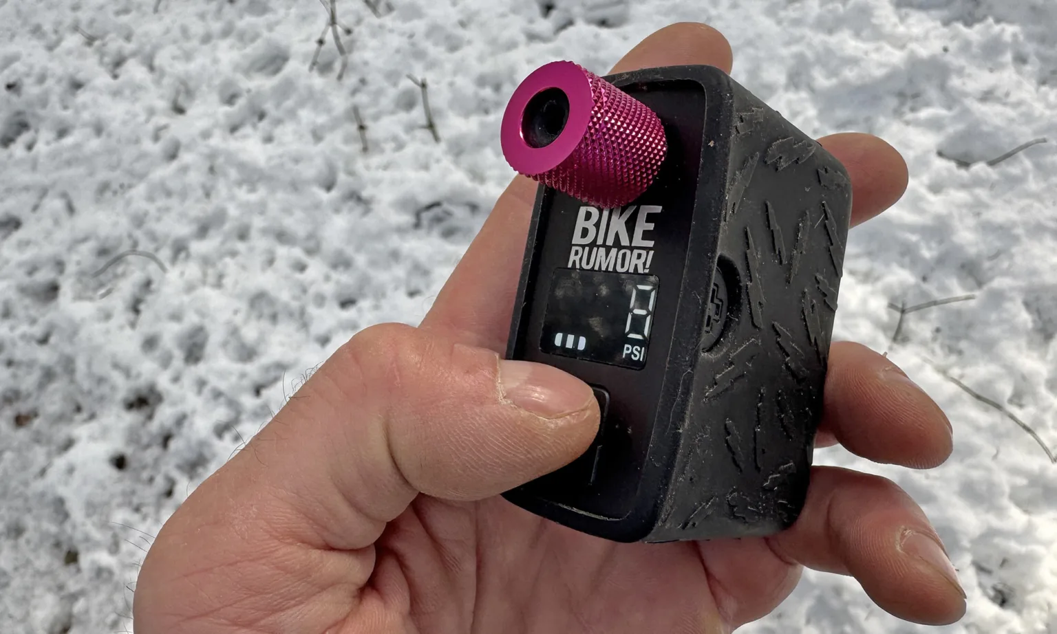 Muc-Off AirMach Electric Mini Pro Inflator tire pump Review, adjustable low-pressure range