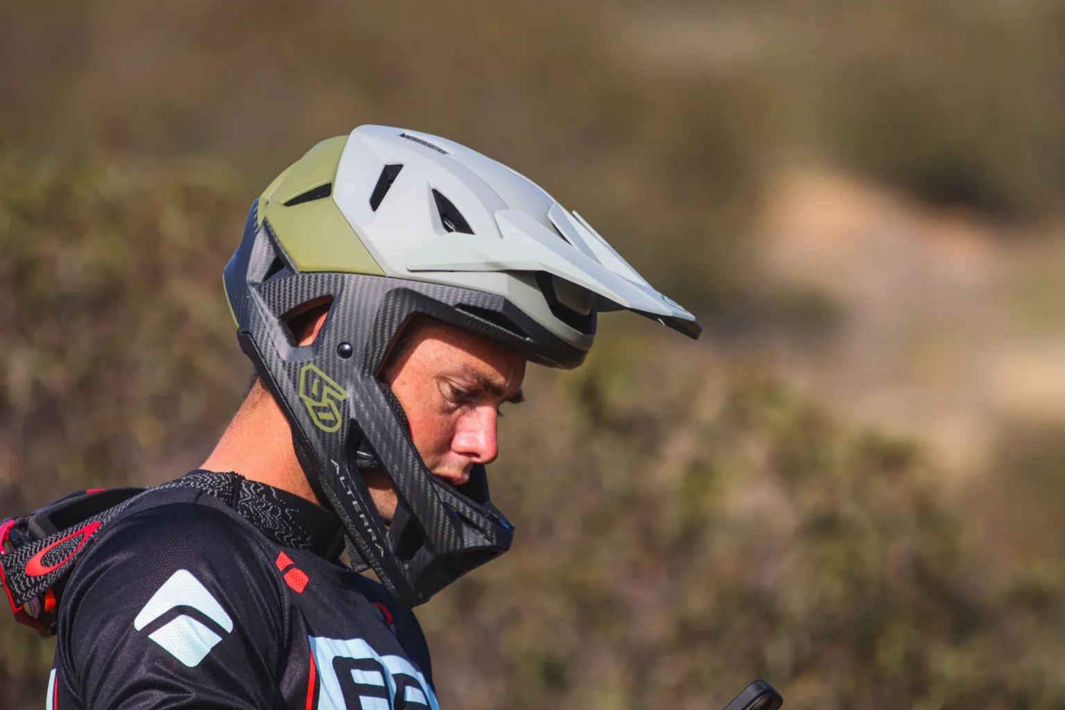 6D Alterra enduro helmet