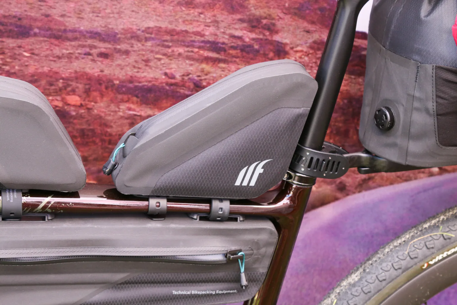 Tailfin seat tube pack