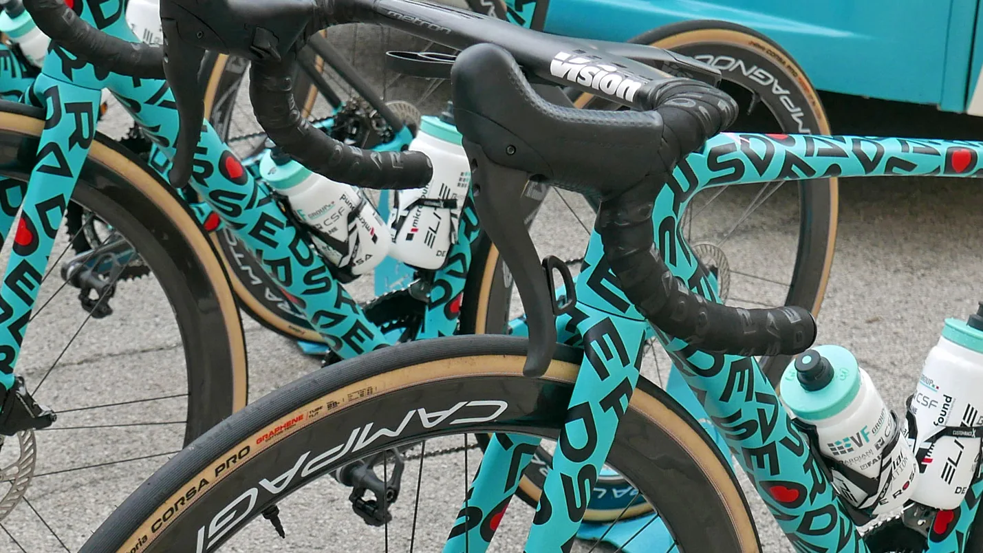 VF Group–Bardiani–CSF–Faizanè: DeRosa 70 Campagnolo Super Record WRL 13