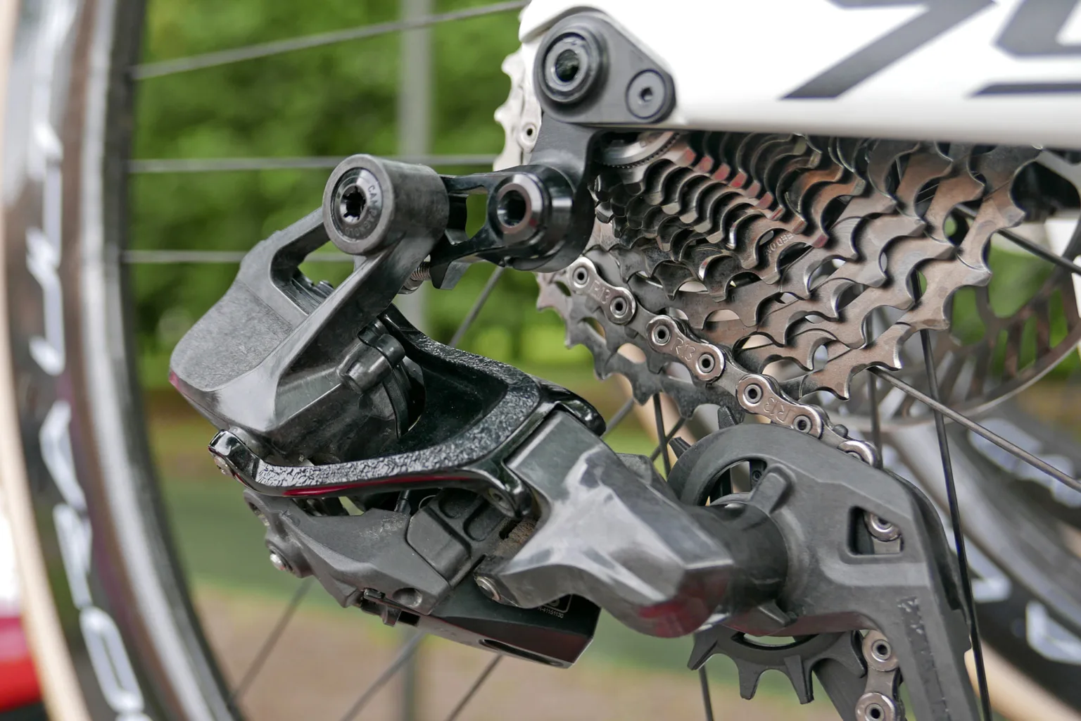 Campagnolo Super Record 13 Wireless SC prototype 13-speed derailleur at the 2025 Giro d'Italia, parallelogram link detail