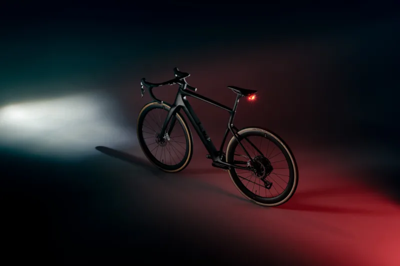 Cannondale Synapse Can Run Your Electronics from One Battery and Has Room For Snacks