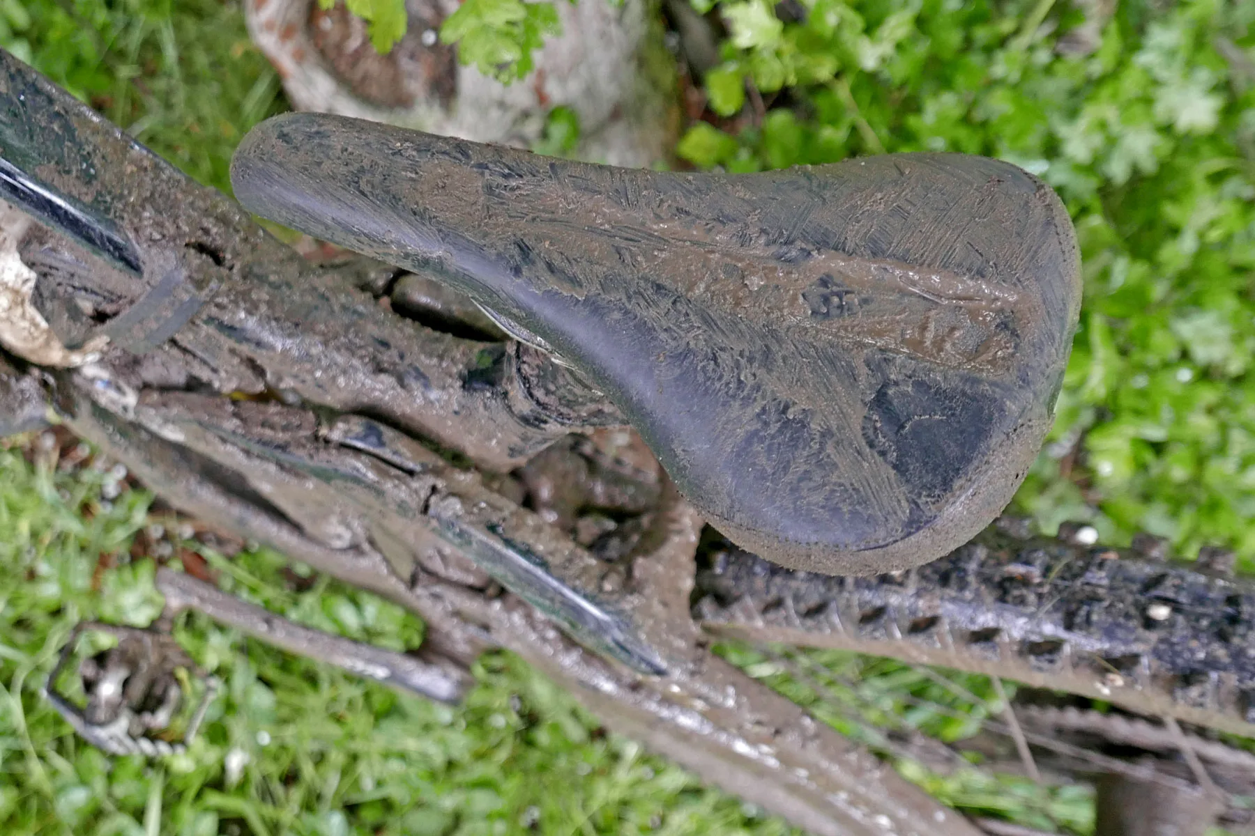 Devinci Spartan HP Carbon high-pivot enduro mountain bike of 2025 Bielsko-Biała UCI World Cup EDR winner Elly Hoskin's SDG Bel Air saddle