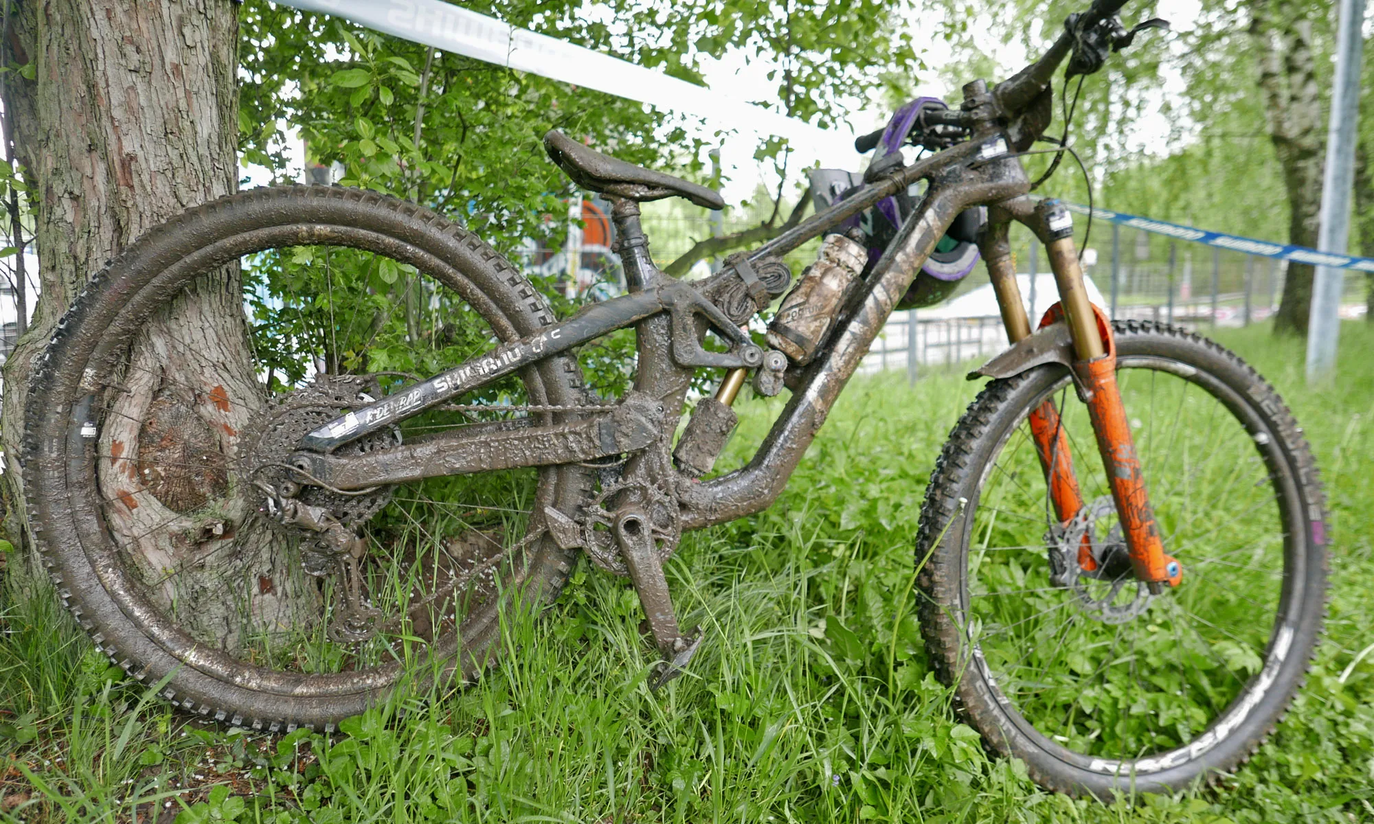 Devinci Spartan HP Carbon high-pivot enduro mountain bike of 2025 Bielsko-Biała UCI World Cup EDR winner Elly Hoskins, complete bike