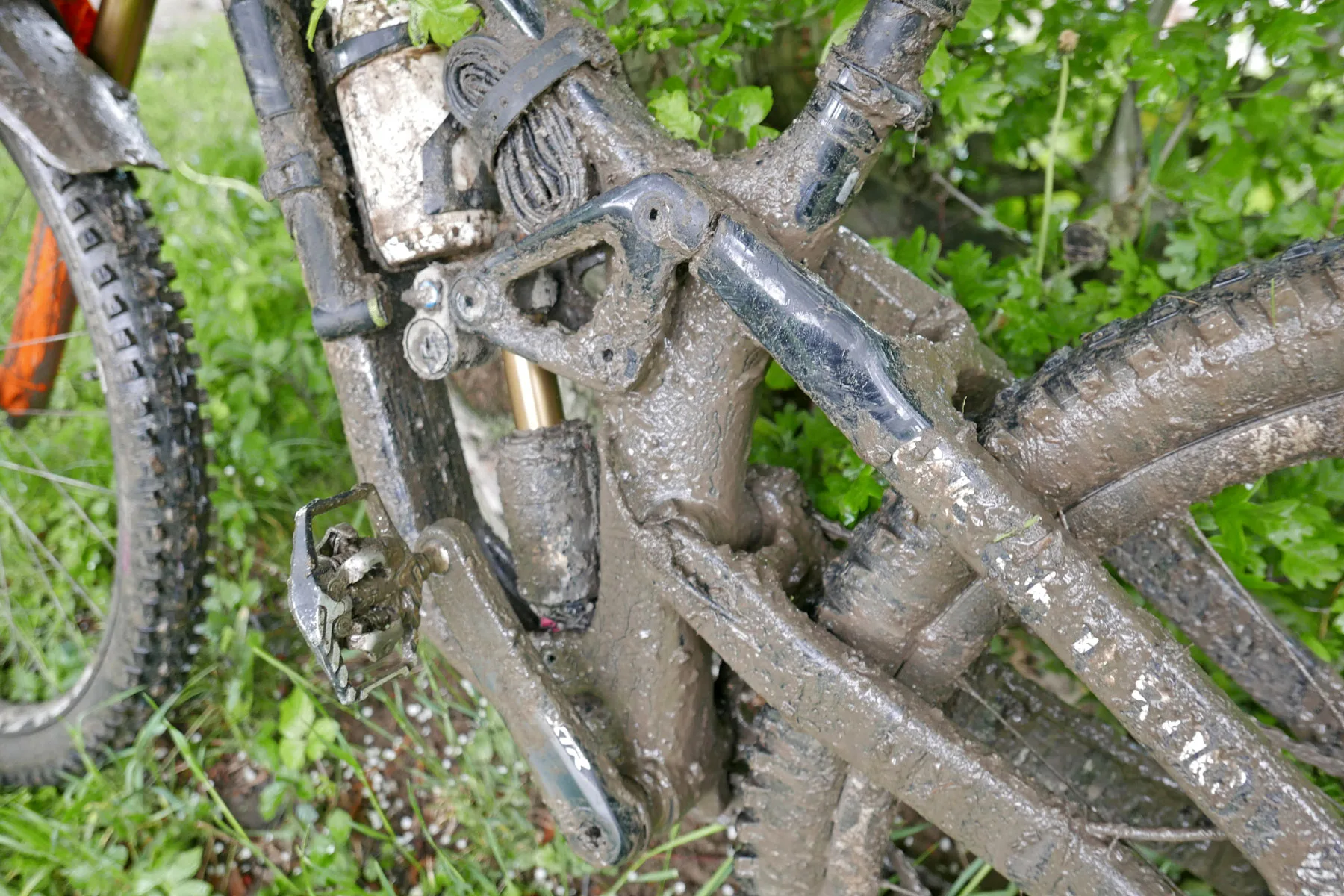 Devinci Spartan HP Carbon high-pivot enduro mountain bike of 2025 Bielsko-Biała UCI World Cup EDR winner Elly Hoskins, rear end detail