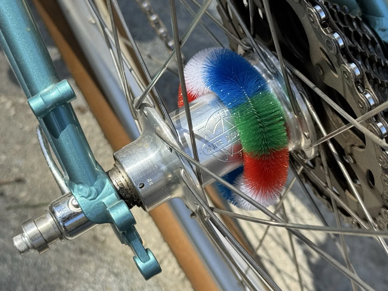 Rainbow Hubge Japan Hub Brush m15