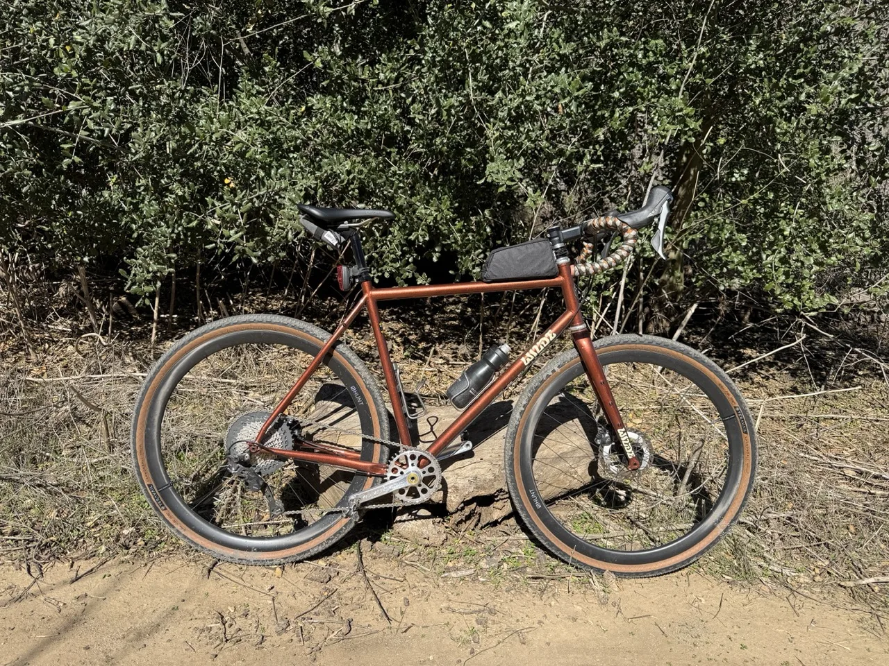 Review Wilde Rambler SL Gravel Bike trail side