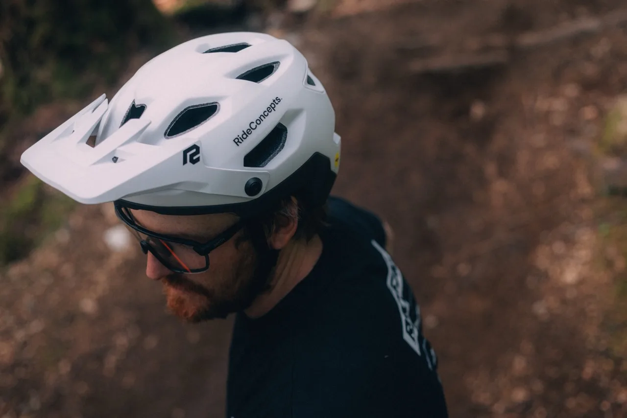 Ride Concepts New Helmets Dissent side
