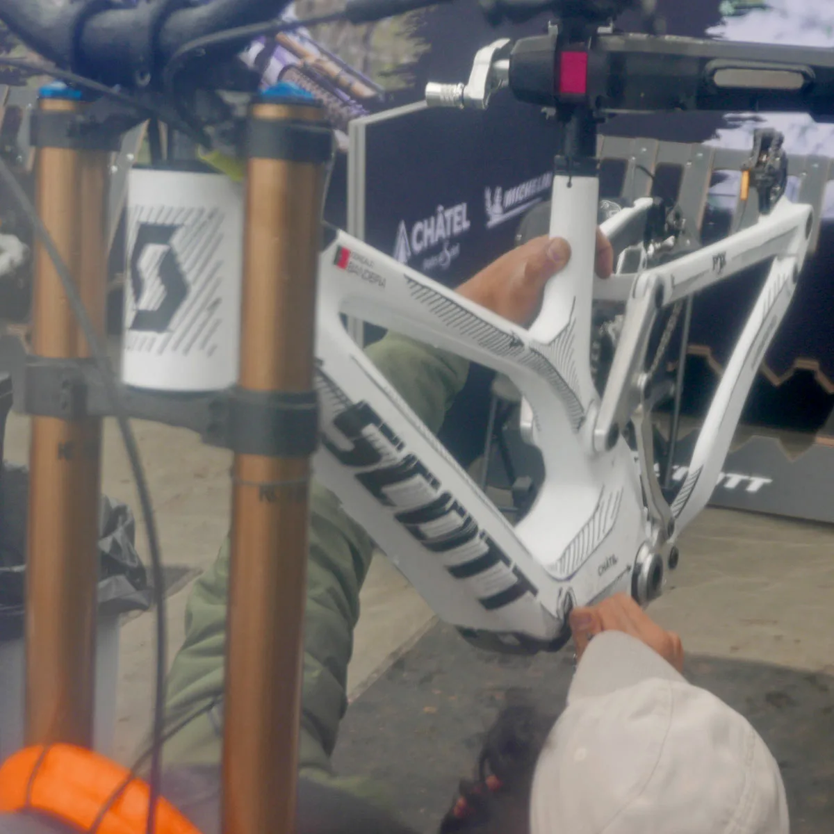Scott Gambler DH prototype carbon 6-bar downhill bike spotted racing Bielsko-Biała World Cup, mechanicl serive in team pit