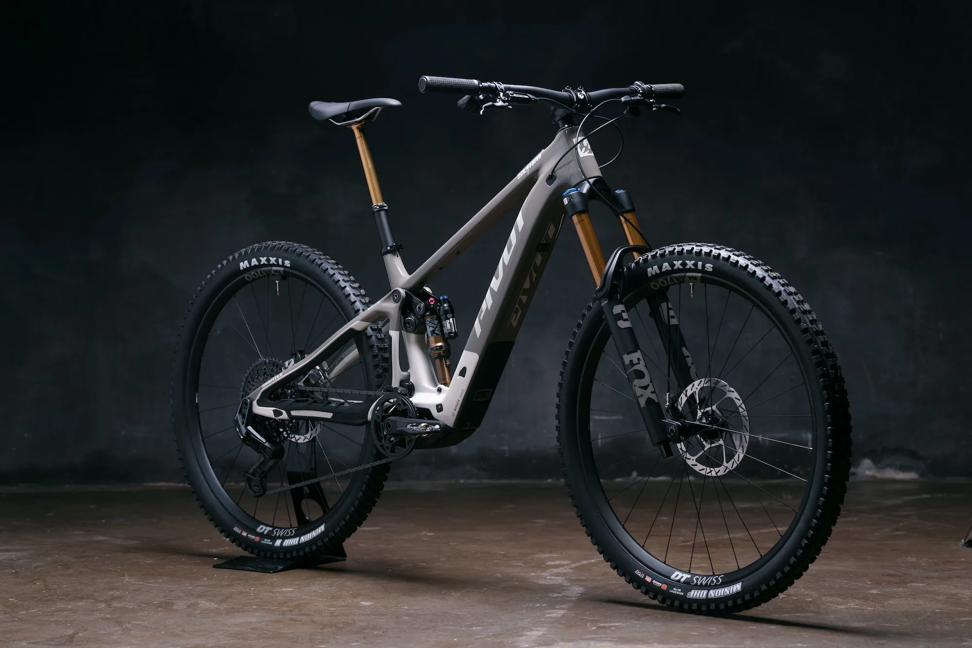 Studio image of the new Pivot Shuttle SL/AM eMTB