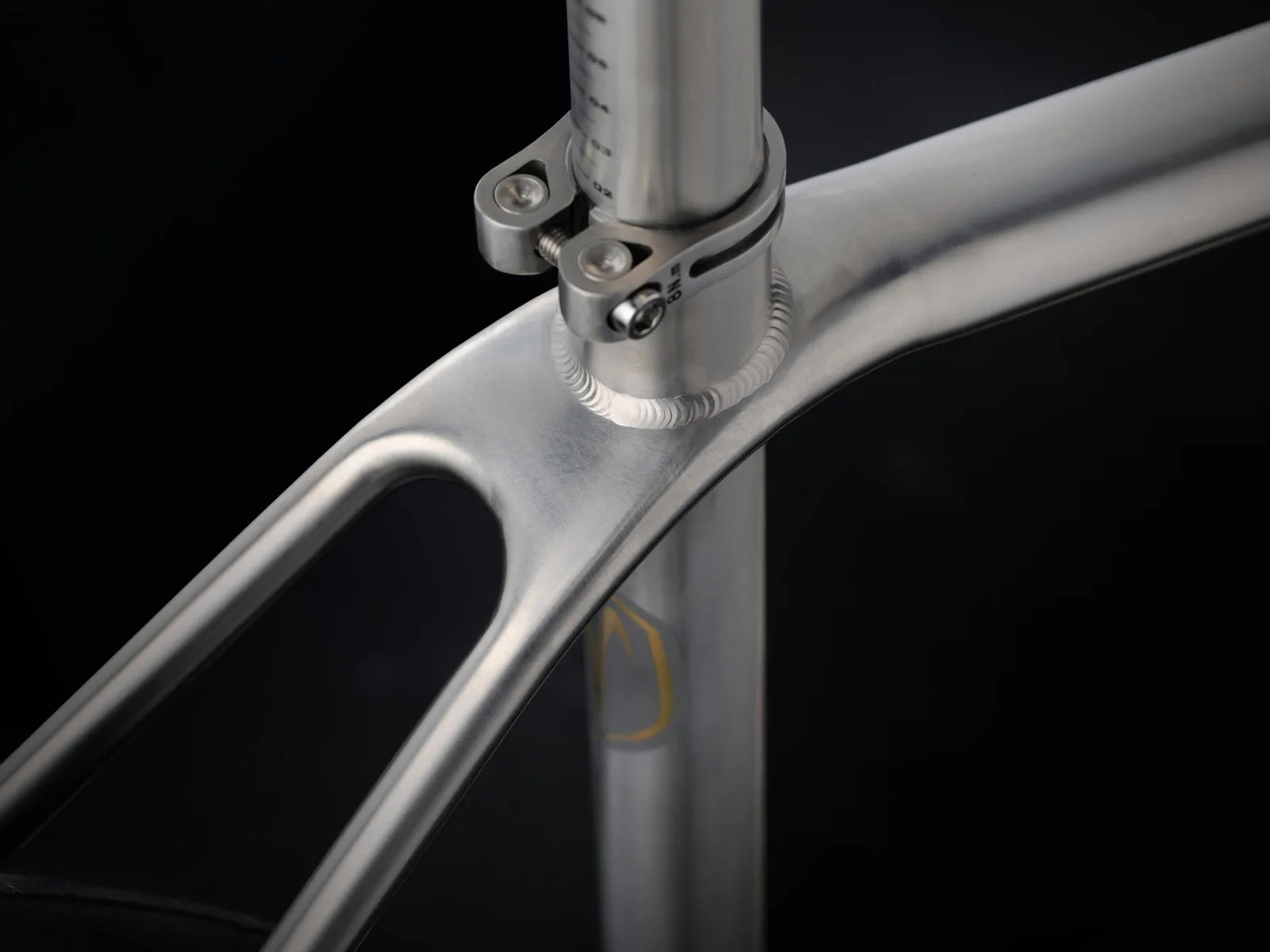 The hydroformed and welded seat tube cluster of the Van Nicholas Astraeus. 