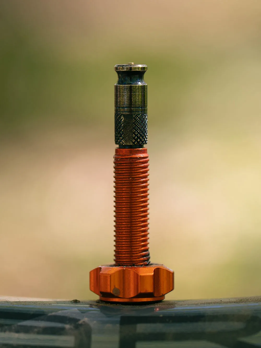 Wolf Tooth adopts Clik Valve for colorful alloy Tubeless Valves, without cap
