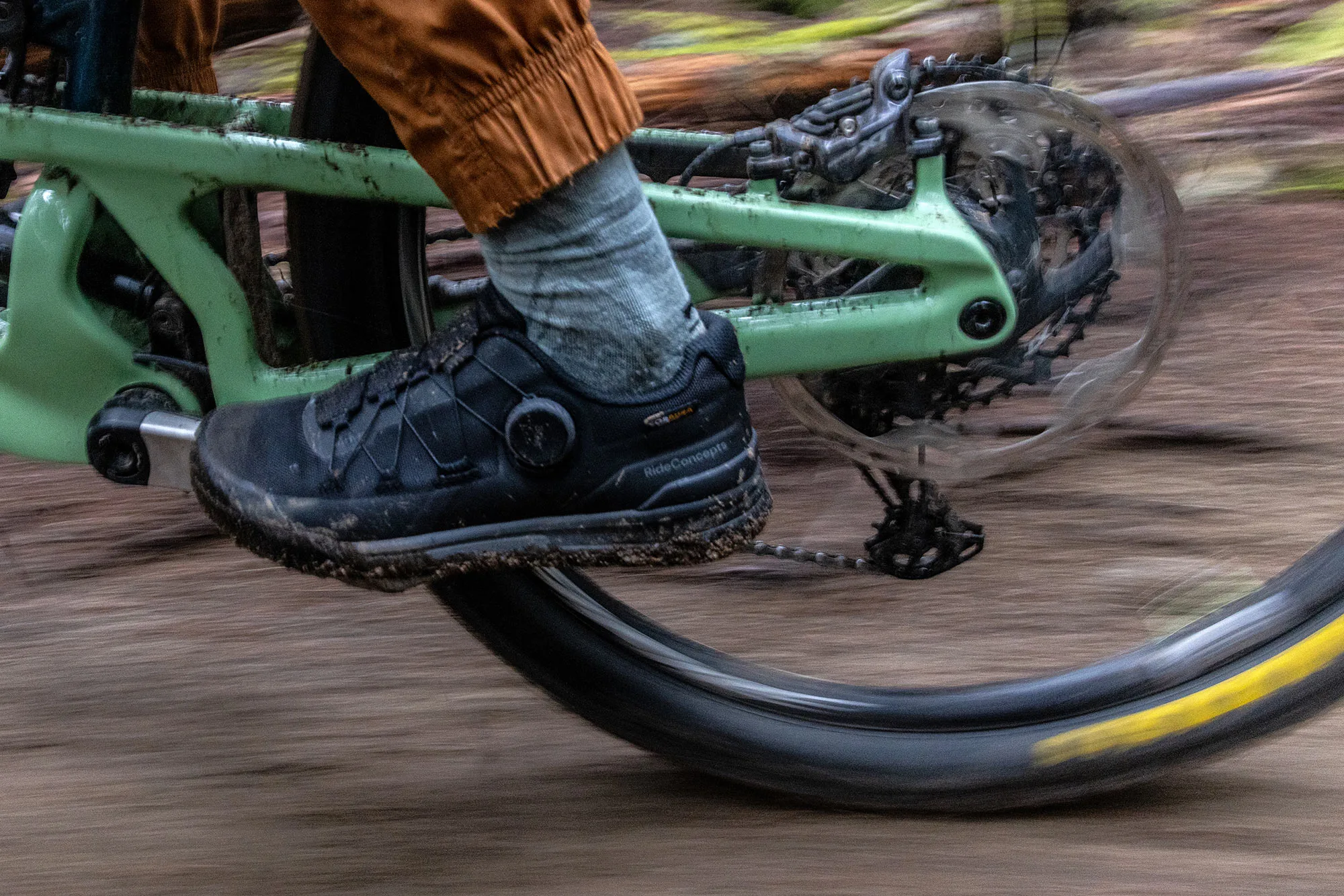 ride concepts hellion boa mountain bike shoes being ridden.