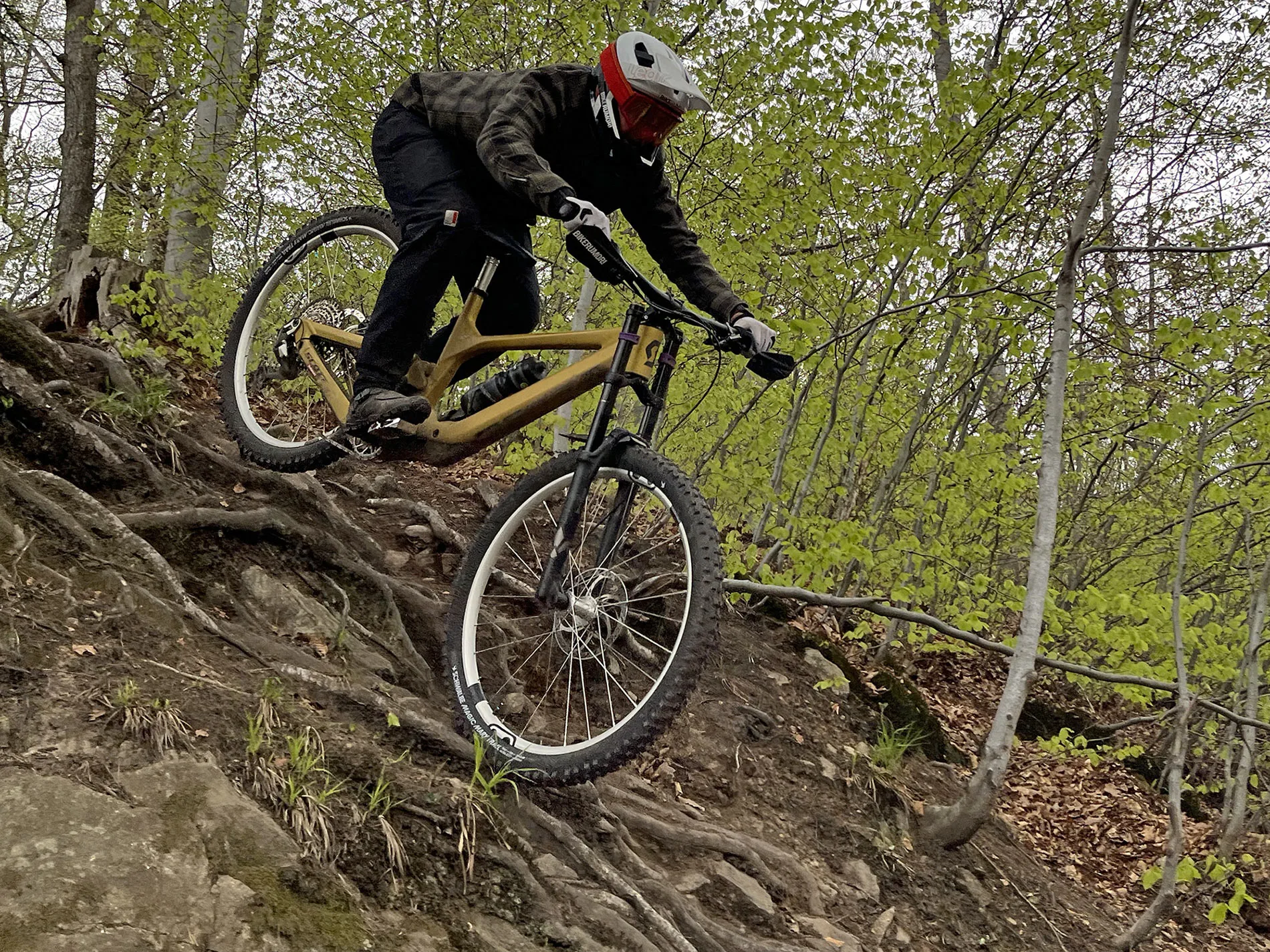 Revisión: Crankbrothers Synthesis Enduro 2.0 Aluminio MTB MTB ROOTS, REABRA REBRNA GORA ROOTS