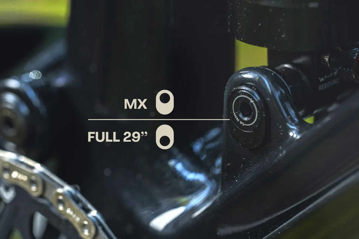 2025 Devinci Troy Carbon, flip chip