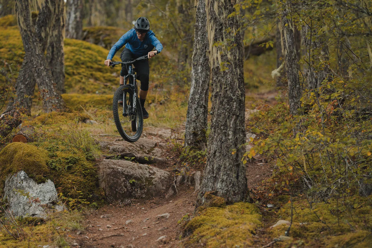 2025 Devinci Troy Carbon, jump