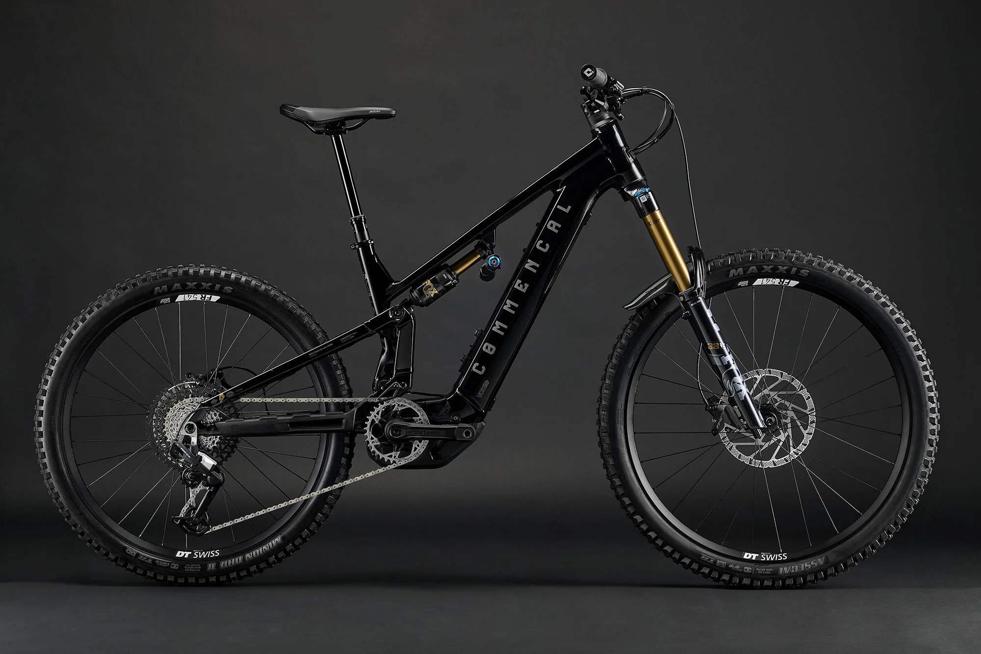 2026 commencal meta sx800 e-mtb shown from side.