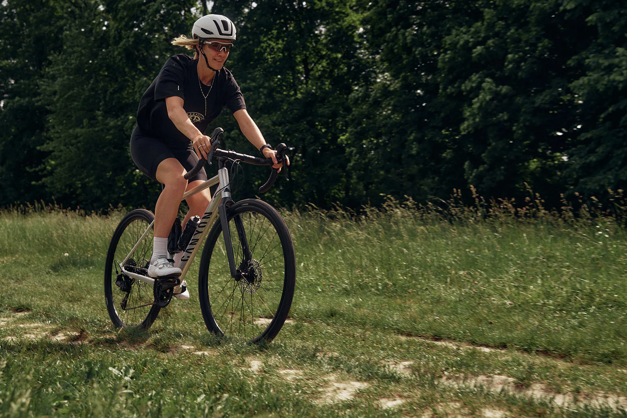 Canyon Endurace AllRoad AL affordable entry-level aluminum road & gravel bike, riding grassel
