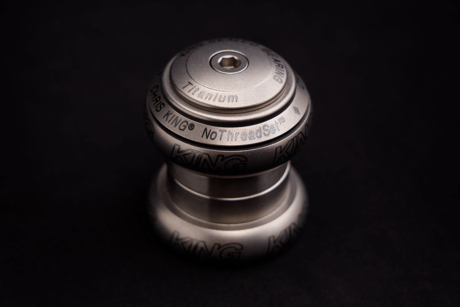 Chris King Titanium 1.125" Auriculares de edición limitada de Nothreadset