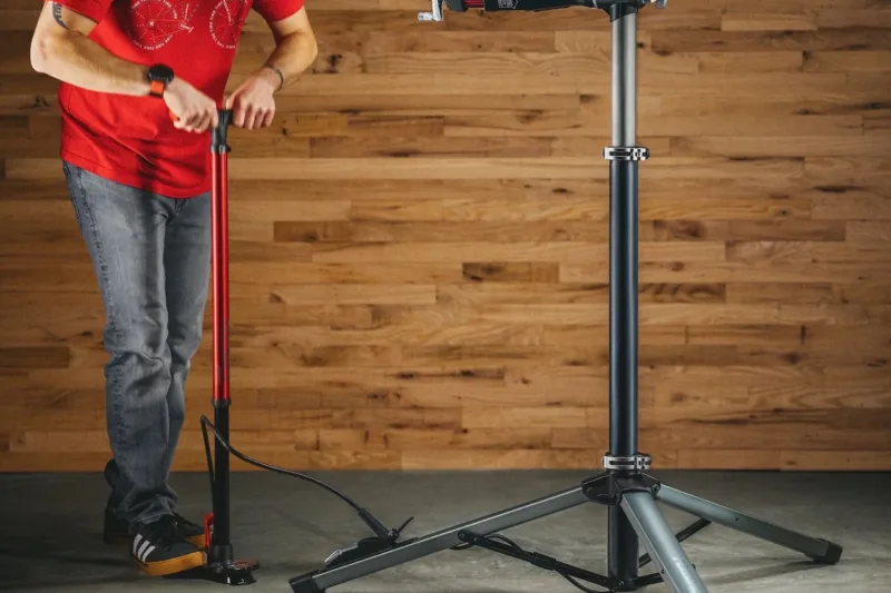 Feedback Sports’ New Pro Air Lift Workstand Uses a Tire Pump to Lift Heavy Bikes